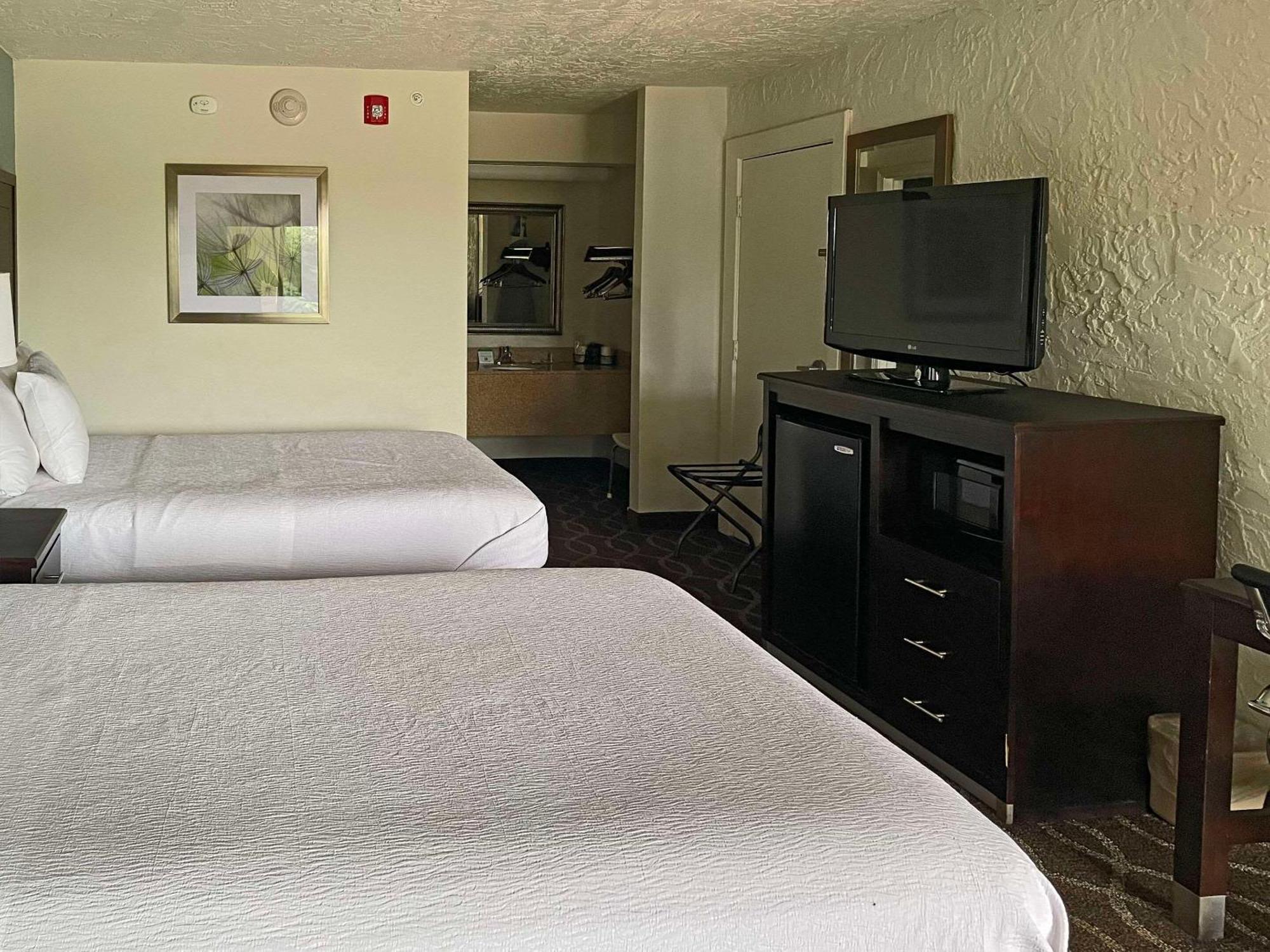 Quality Inn Clinton North Екстер'єр фото