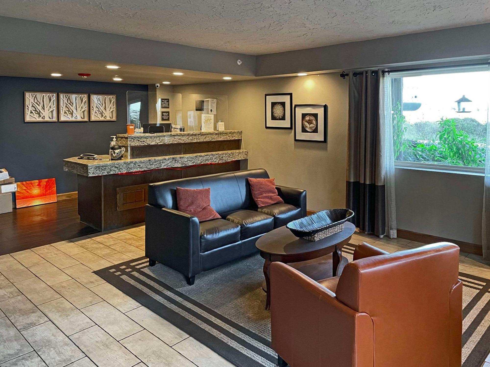Quality Inn Clinton North Екстер'єр фото