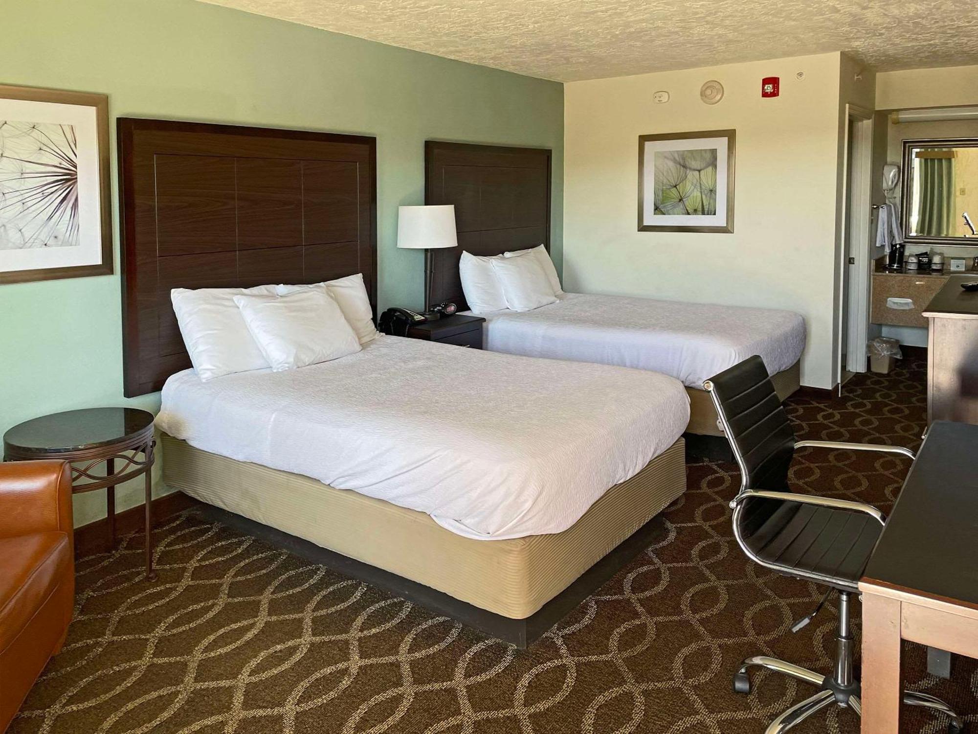 Quality Inn Clinton North Екстер'єр фото