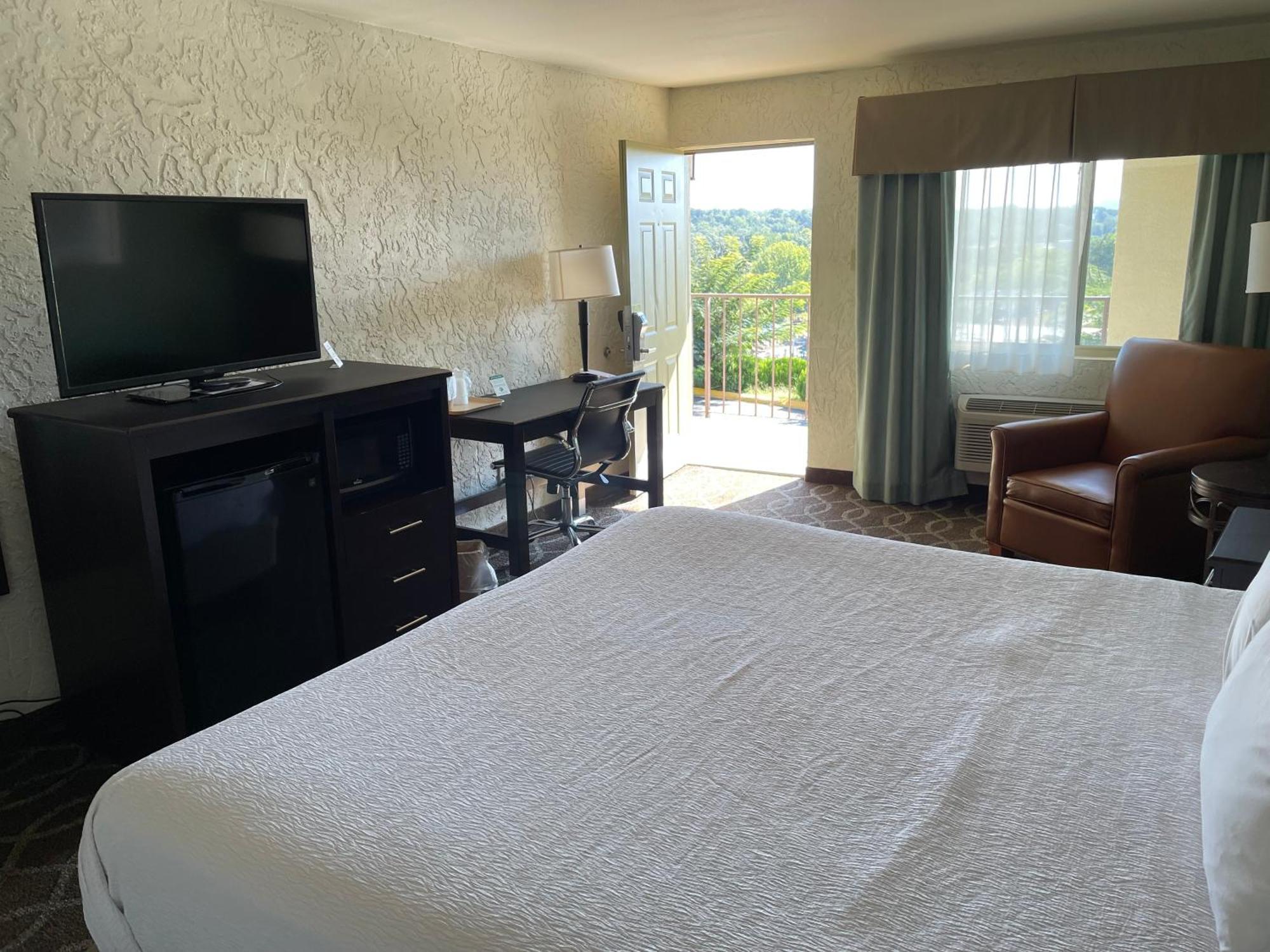 Quality Inn Clinton North Екстер'єр фото