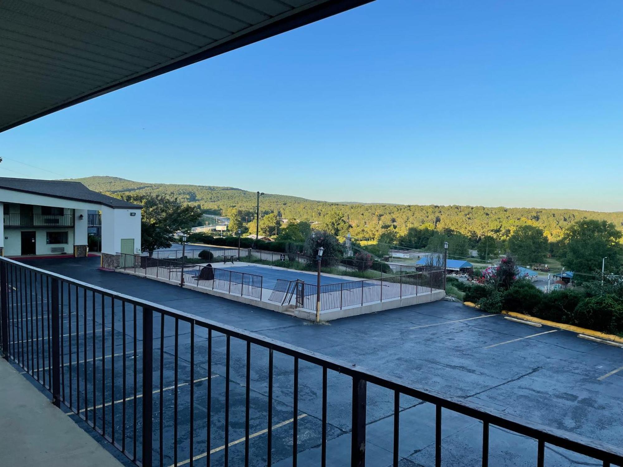 Quality Inn Clinton North Екстер'єр фото