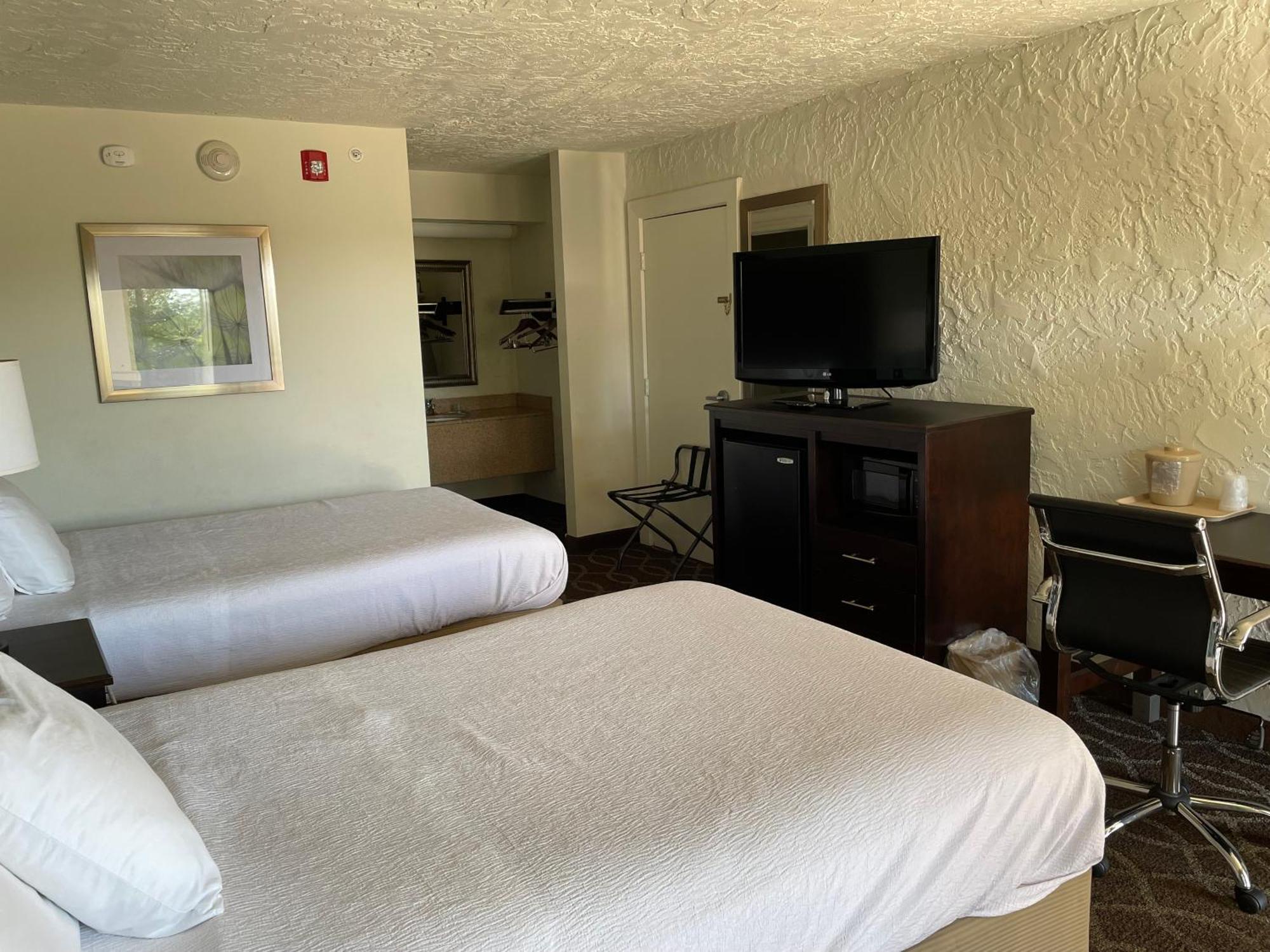 Quality Inn Clinton North Екстер'єр фото