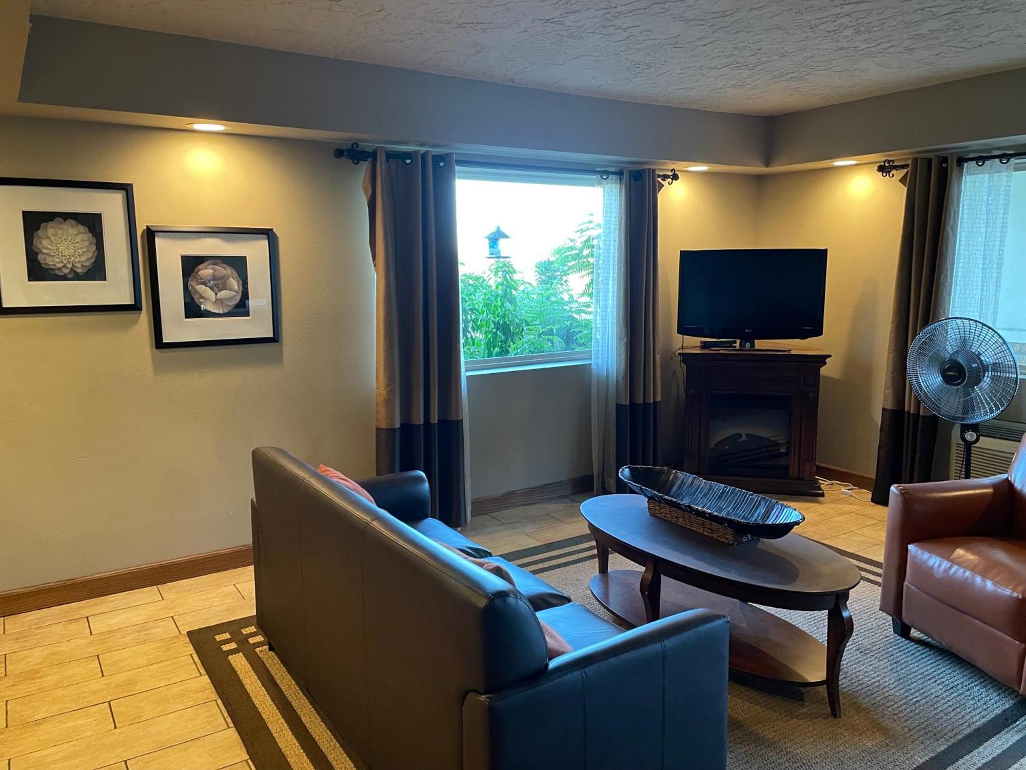 Quality Inn Clinton North Екстер'єр фото