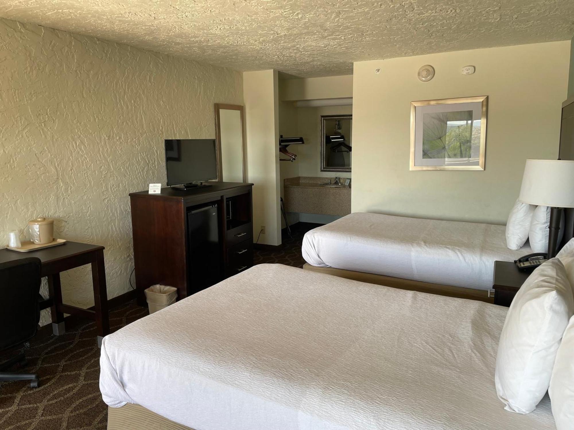 Quality Inn Clinton North Екстер'єр фото