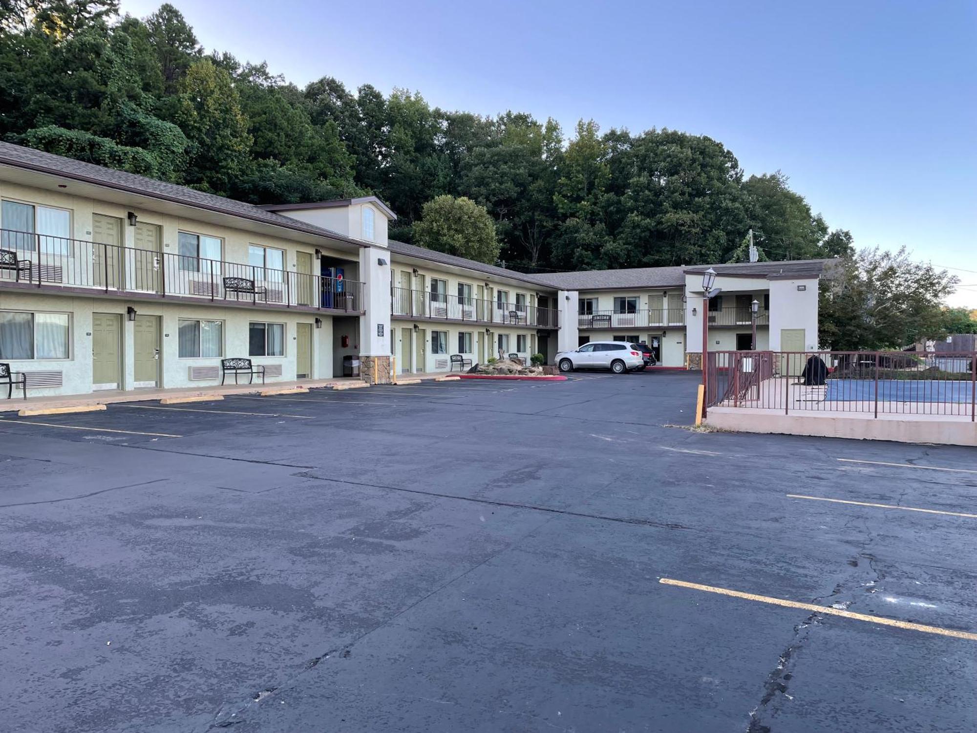 Quality Inn Clinton North Екстер'єр фото