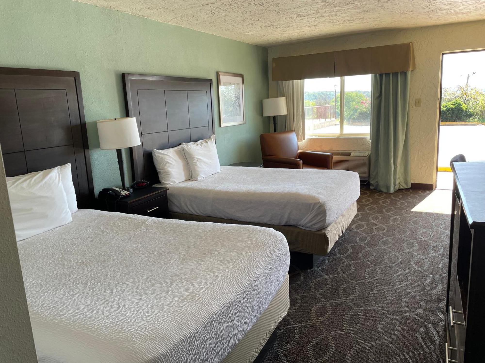 Quality Inn Clinton North Екстер'єр фото