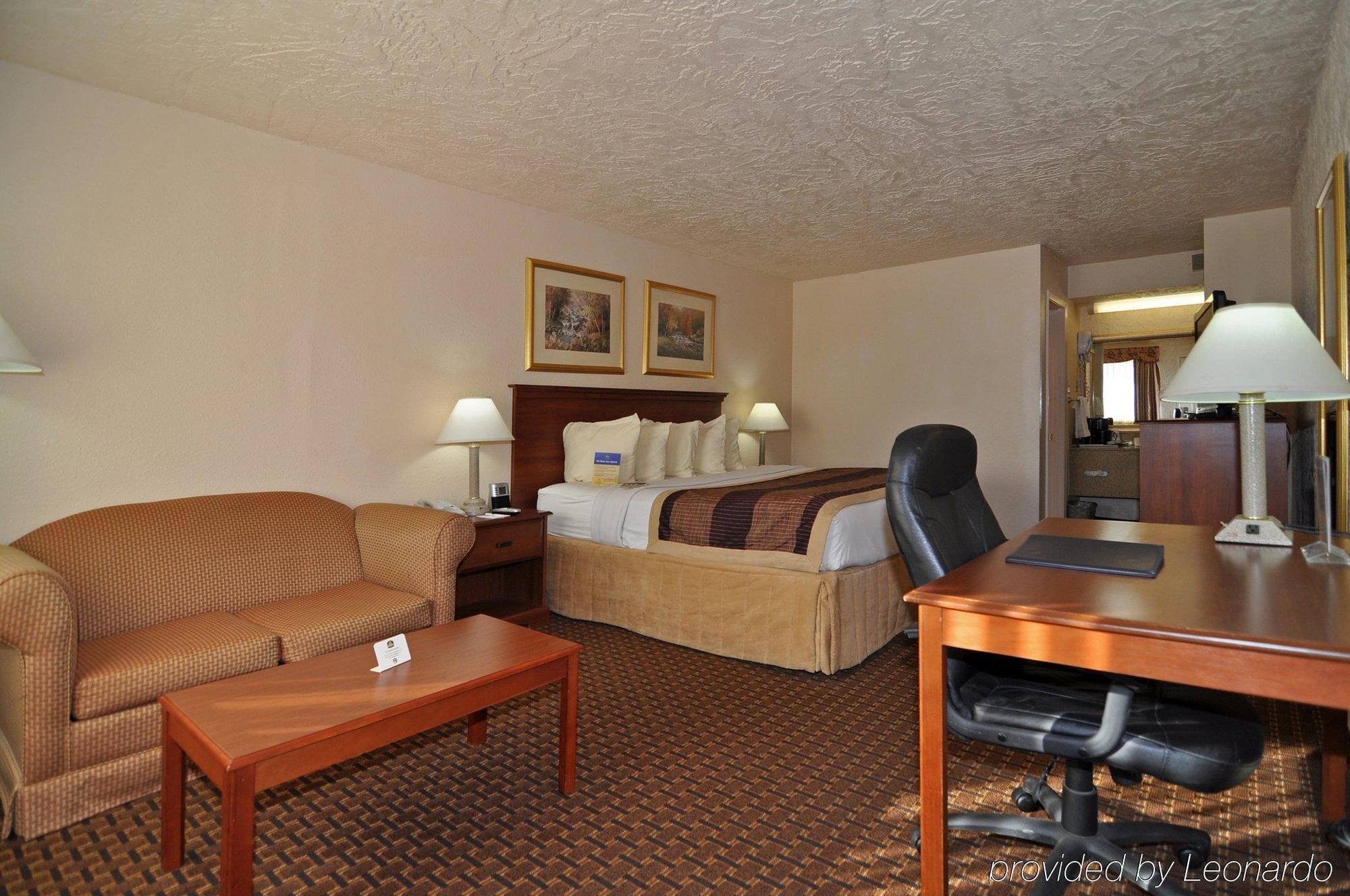 Quality Inn Clinton North Екстер'єр фото