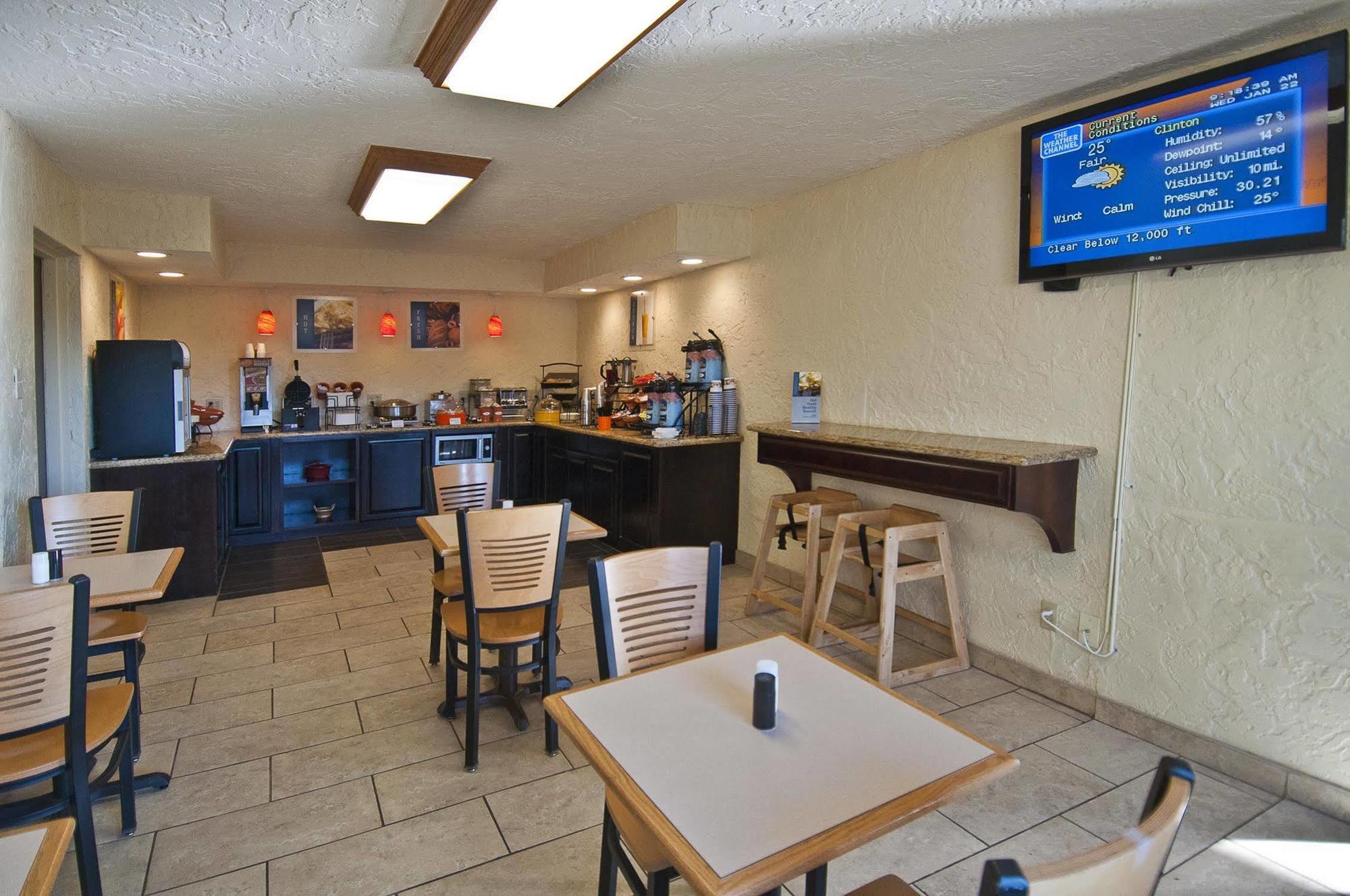 Quality Inn Clinton North Екстер'єр фото