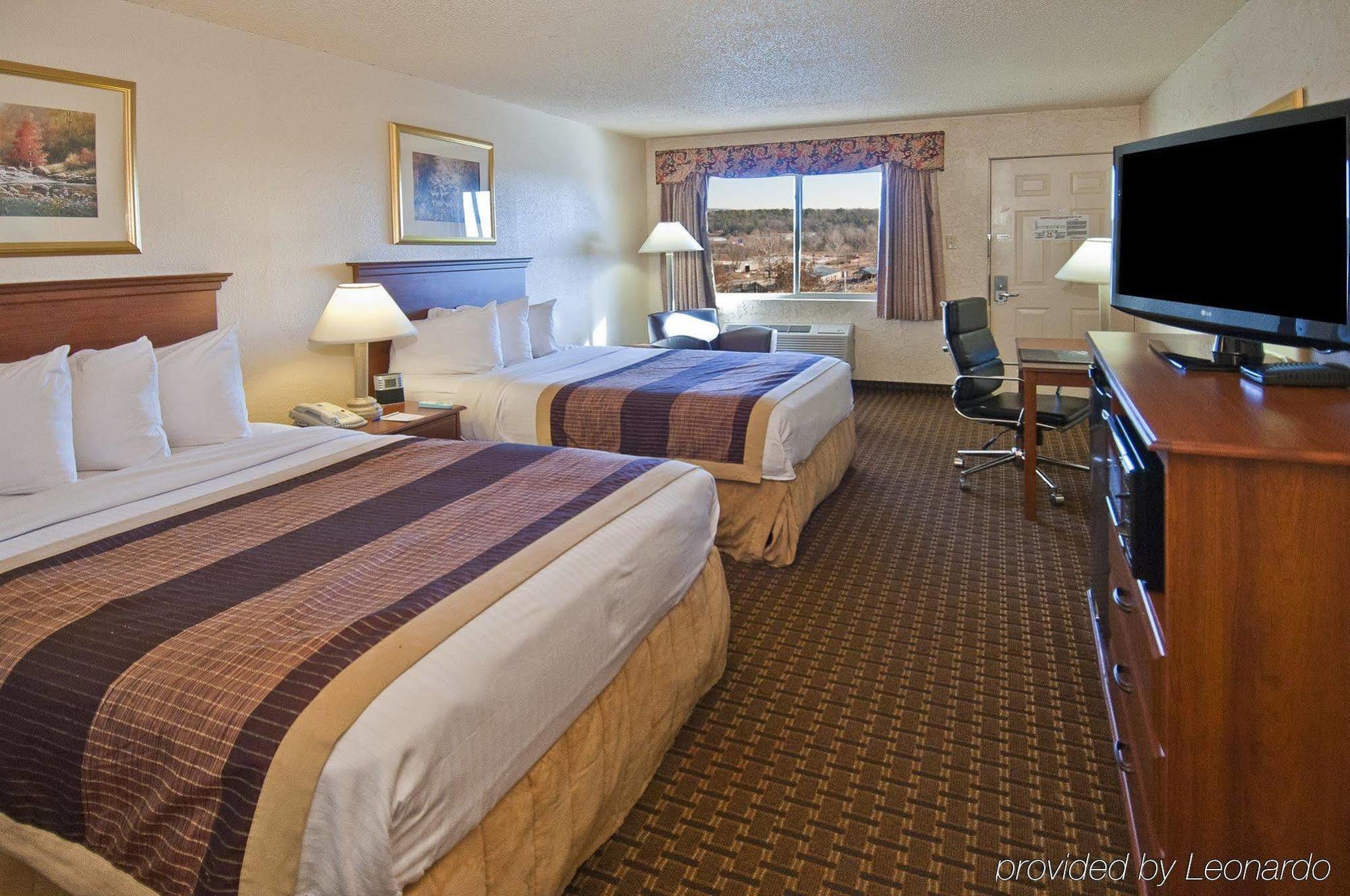 Quality Inn Clinton North Екстер'єр фото
