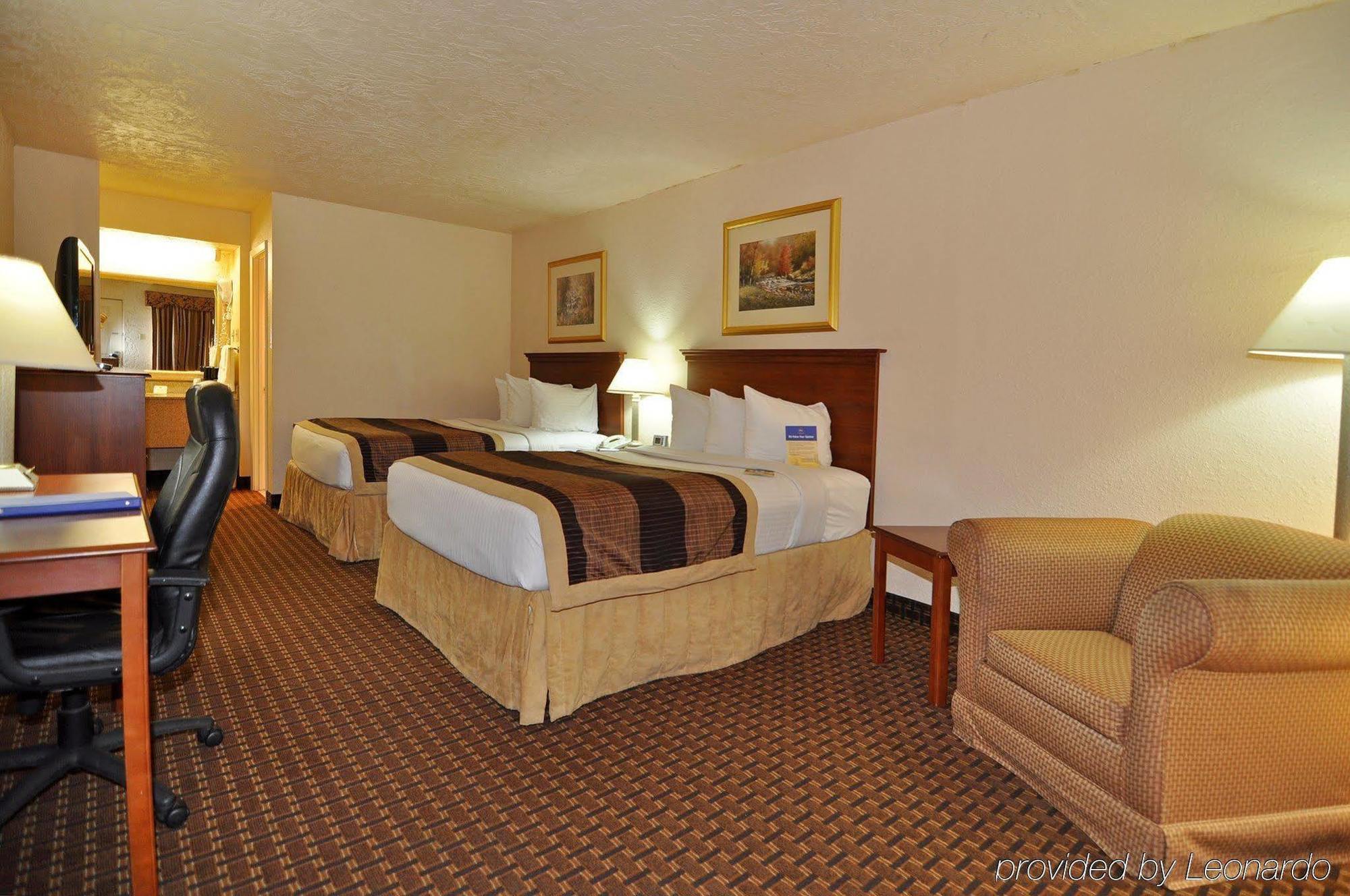 Quality Inn Clinton North Екстер'єр фото